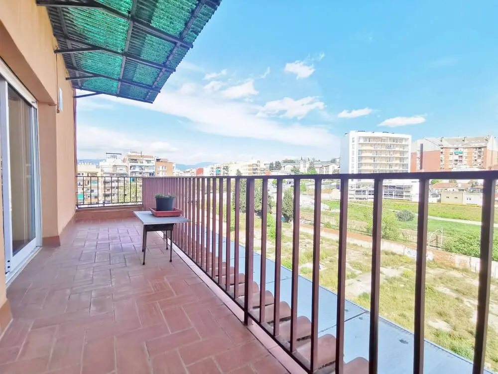 Sobreático de 144m² con impresionante terraza de 65m² a la venta en Granollers 16