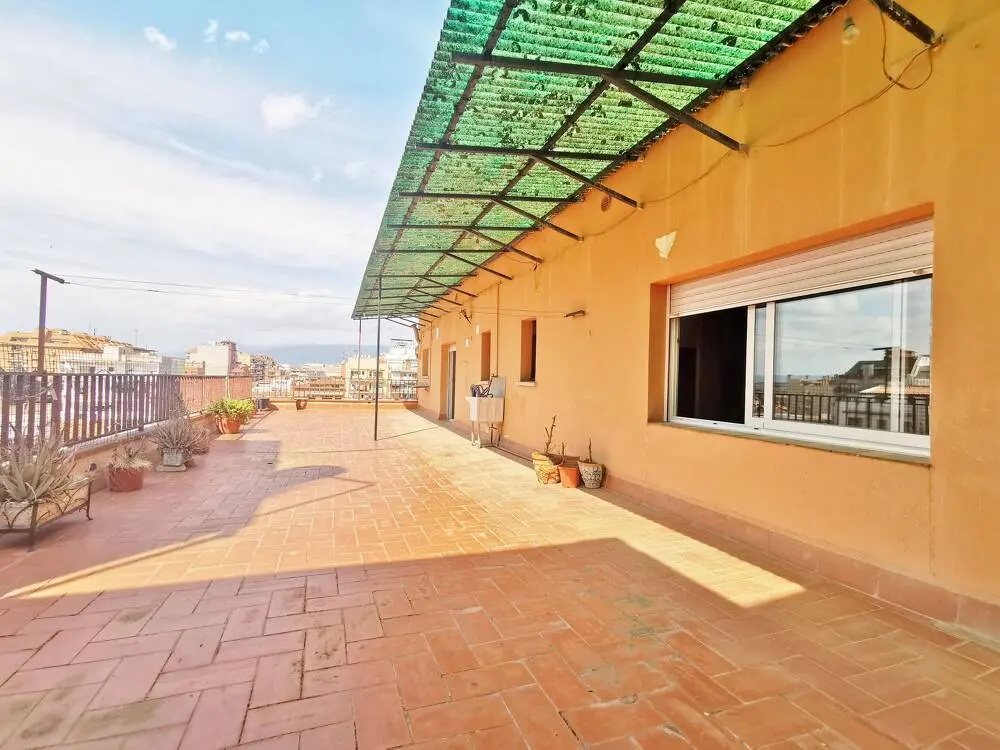 Sobreático de 144m² con impresionante terraza de 65m² a la venta en Granollers 3