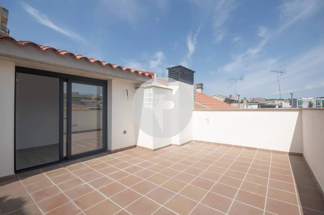 Brand new duplex in Granollers of 80 m² on a farm with 3 neighbors. 20