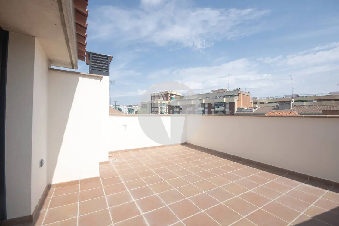 Brand new duplex in Granollers of 80 m² on a farm with 3 neighbors.