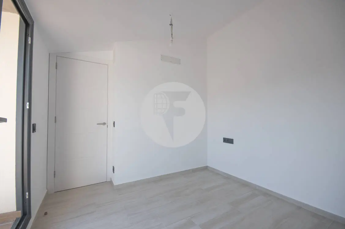 Brand new duplex in Granollers of 80 m² on a farm with 3 neighbors. 23