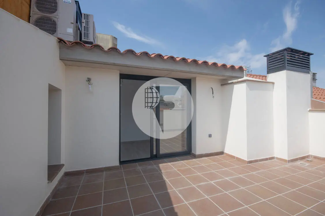 Brand new duplex in Granollers of 80 m² on a farm with 3 neighbors. 22