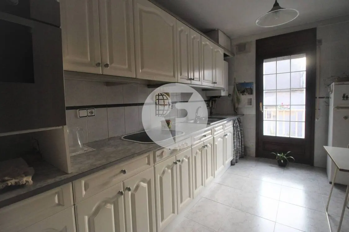 Large detached house with terrace in the center of Sant Celoni 4