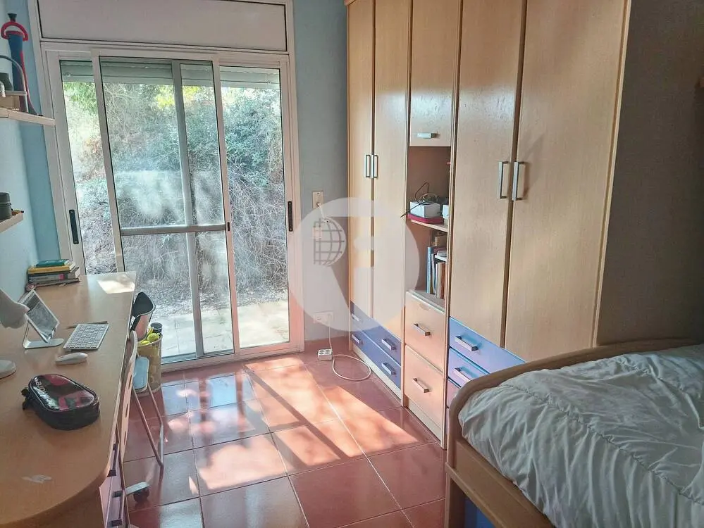 House with 4 winds for sale according to cadastre in a quiet and well-connected urbanization in the Can Divi area of l'Ametlla del Vallès. 18