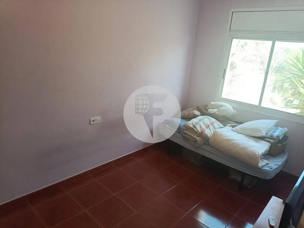 House with 4 winds for sale according to cadastre in a quiet and well-connected urbanization in the Can Divi area of l'Ametlla del Vallès. 25