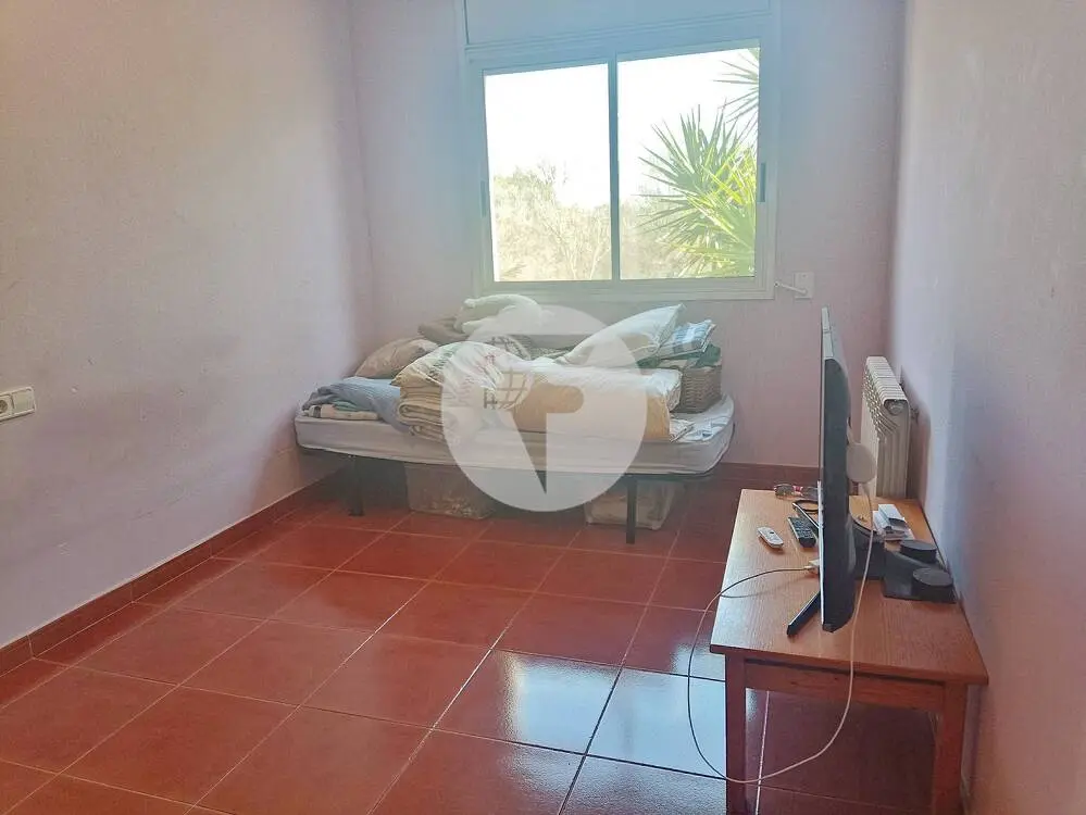 House with 4 winds for sale according to cadastre in a quiet and well-connected urbanization in the Can Divi area of l'Ametlla del Vallès. 26