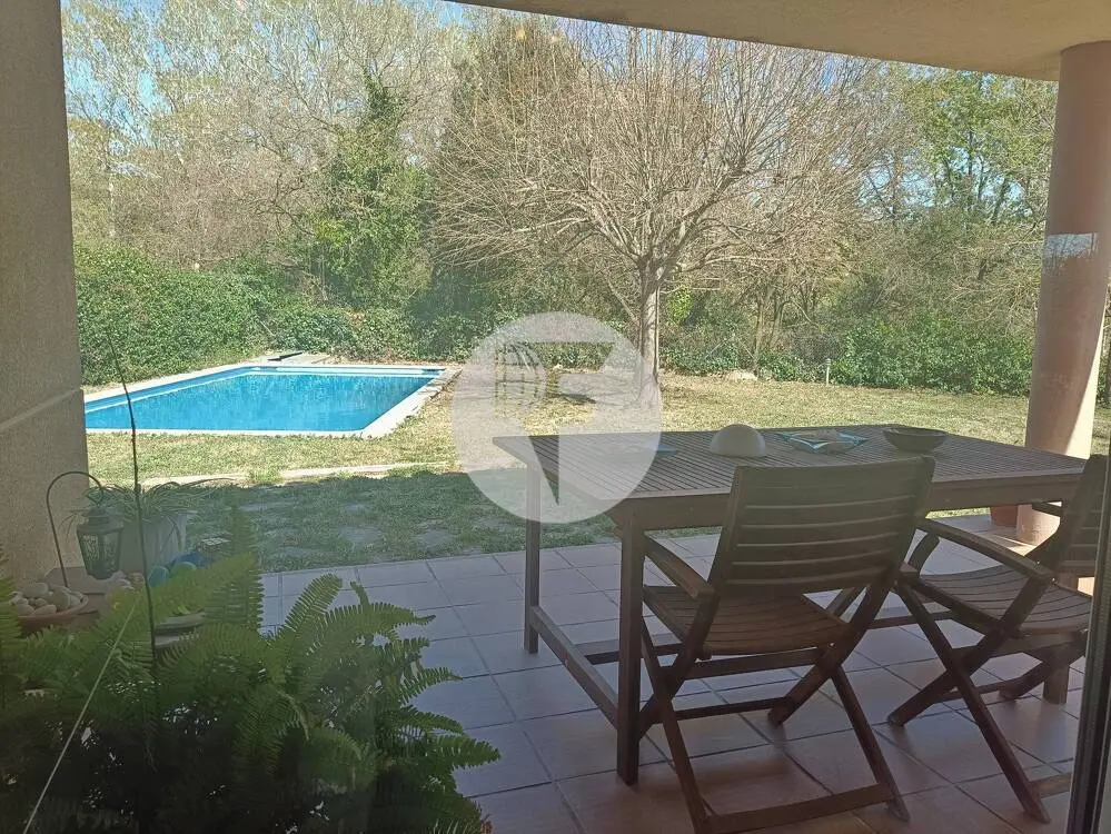 House with 4 winds for sale according to cadastre in a quiet and well-connected urbanization in the Can Divi area of l'Ametlla del Vallès. 4