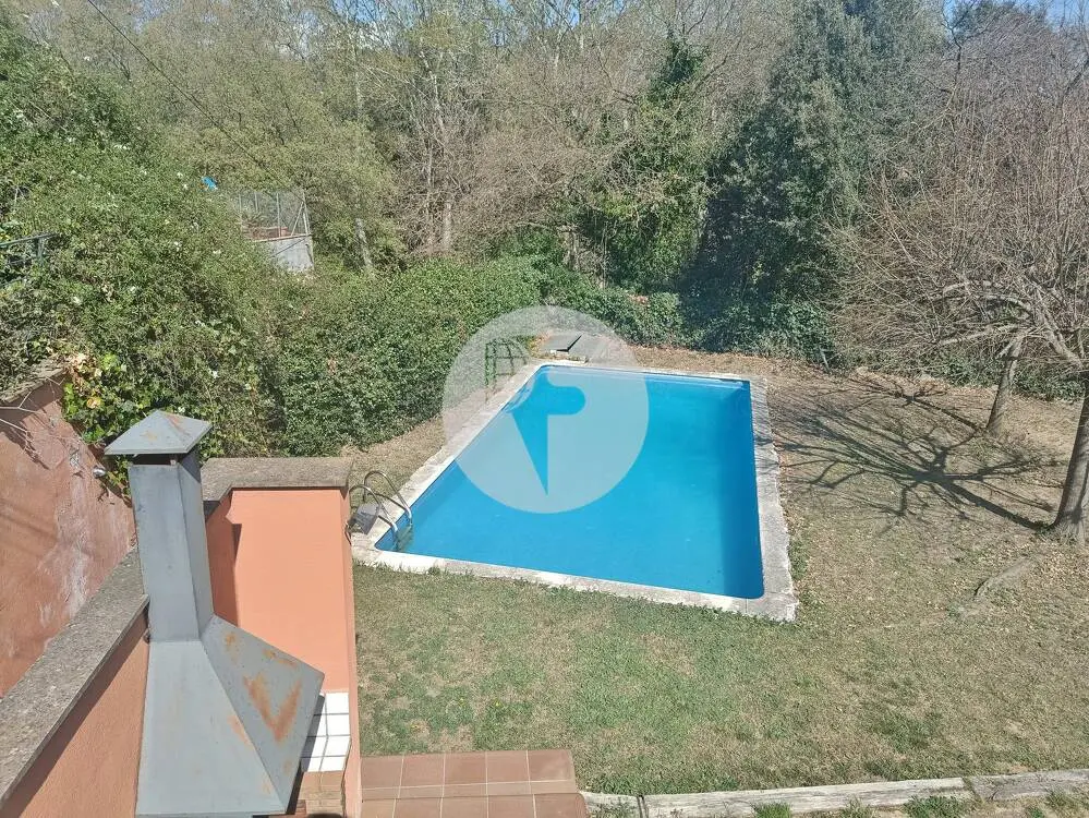 House with 4 winds for sale according to cadastre in a quiet and well-connected urbanization in the Can Divi area of l'Ametlla del Vallès. 3
