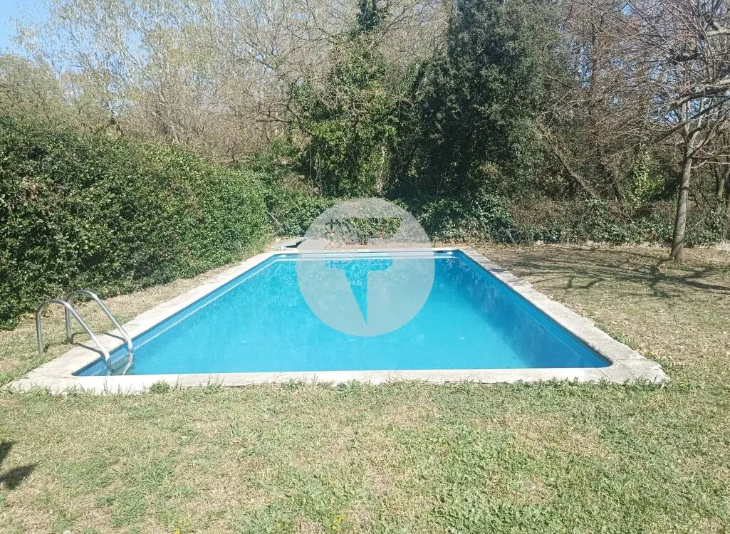 House with 4 winds for sale according to cadastre in a quiet and well-connected urbanization in the Can Divi area of l'Ametlla del Vallès. 5
