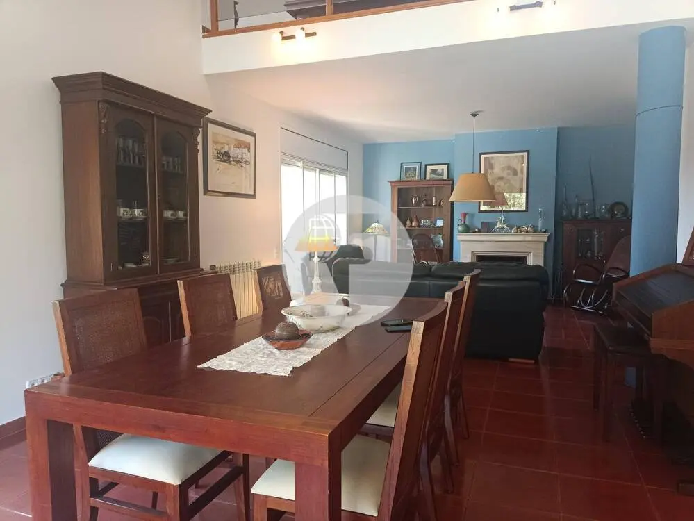House with 4 winds for sale according to cadastre in a quiet and well-connected urbanization in the Can Divi area of l'Ametlla del Vallès. 9