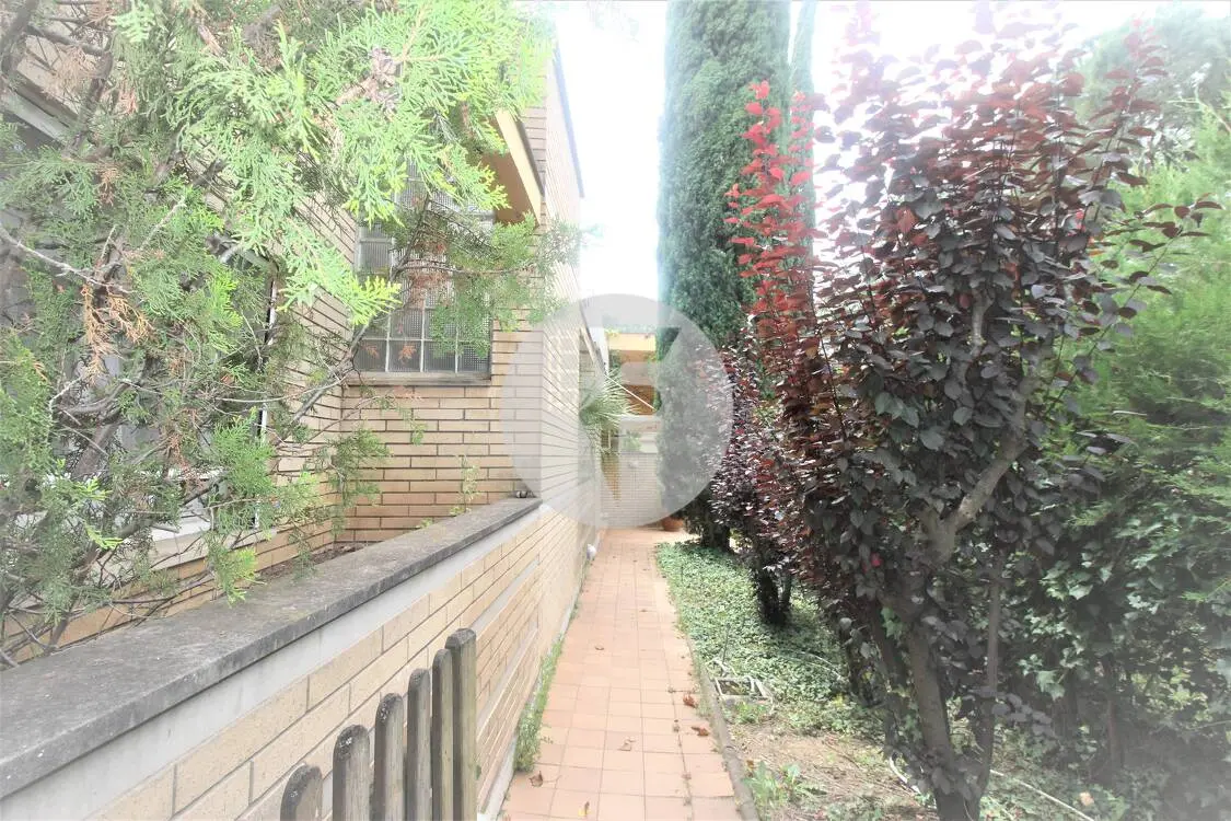 Detached house with 5 bedrooms in Llinars del Vallès. 46
