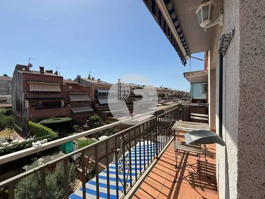 Dúplex luminoso con terraza, plaza de aparcamiento y espacios abiertos en Bellavista